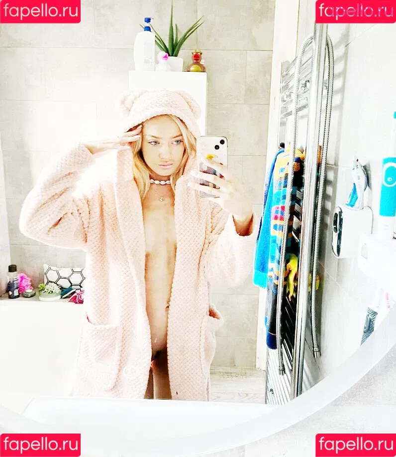 Scarlett May Ellis Onlyfans Photo Gallery 