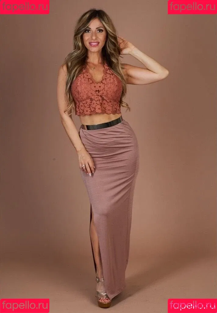 Gülcan Kamps Onlyfans Photo Gallery 