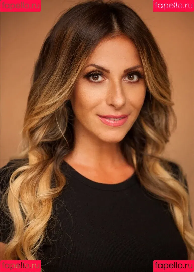 Gülcan Kamps Onlyfans Photo Gallery 