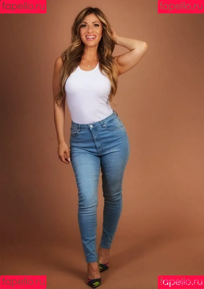 Gülcan Kamps Onlyfans Photo Gallery 