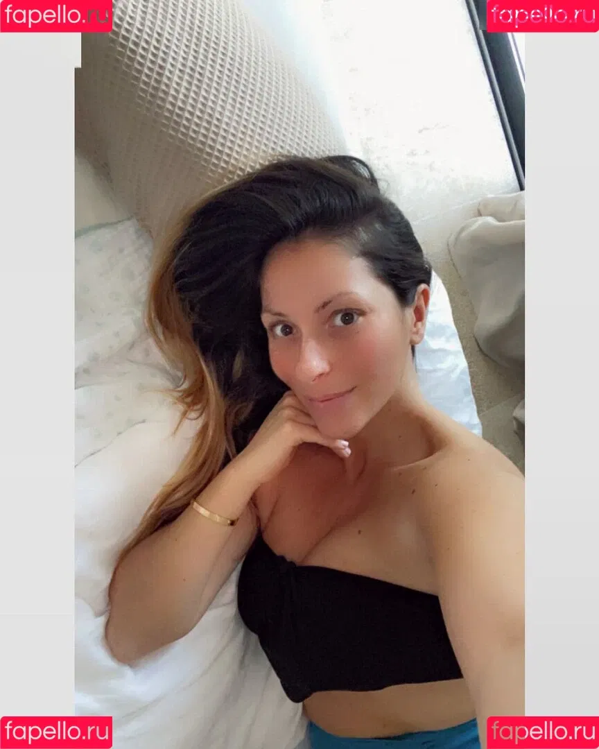 Gülcan Kamps Onlyfans Photo Gallery 