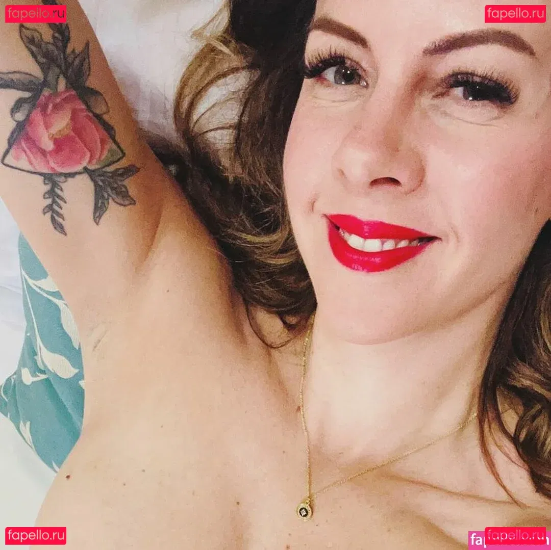 elleblackmagpie Onlyfans Photo Gallery 