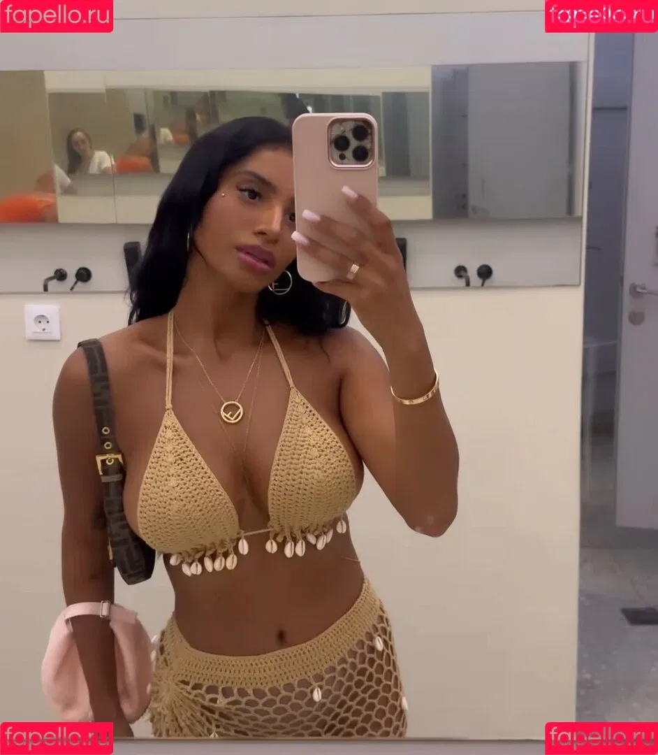 Dubai Escort Onlyfans Photo Gallery 
