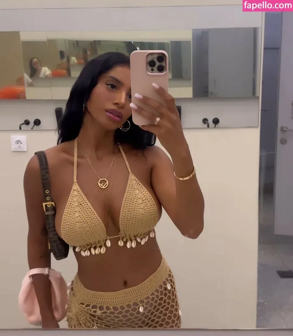 Dubai Escort Onlyfans Photo Gallery 