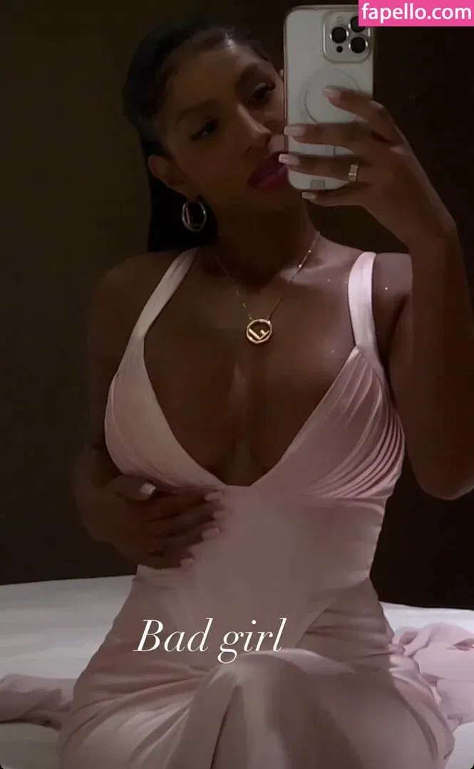 Dubai Escort Onlyfans Photo Gallery 