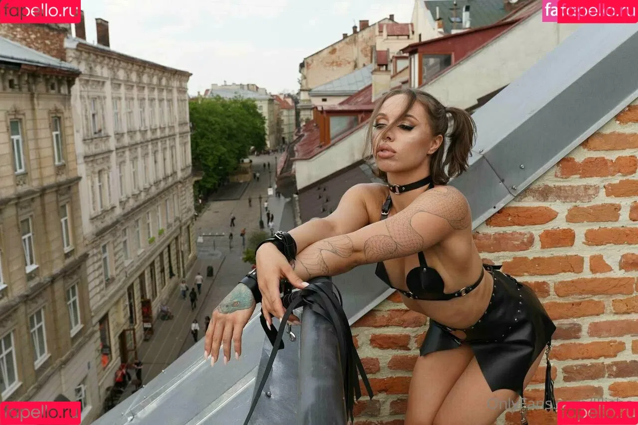 lllisha Onlyfans Photo Gallery 