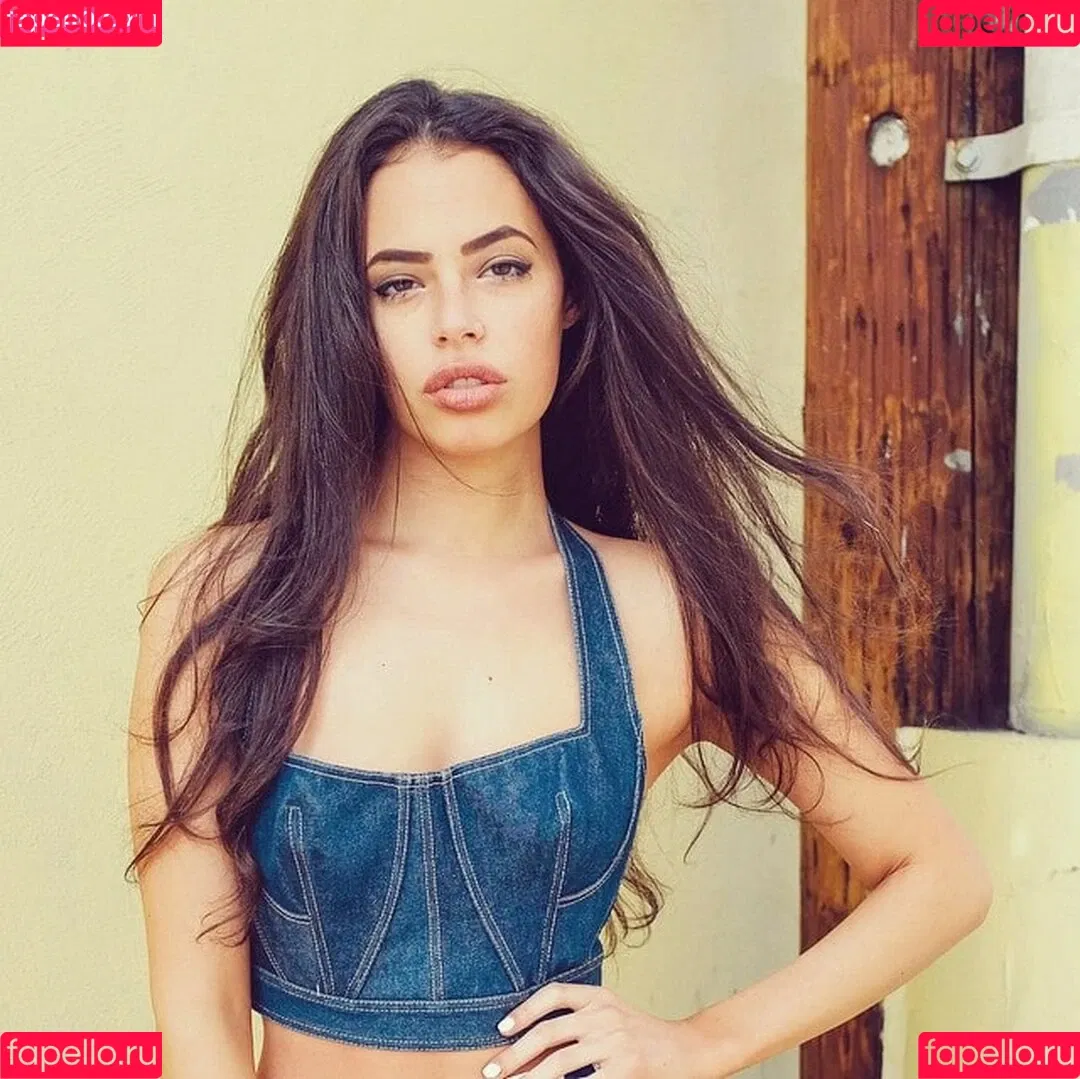 Chloe Bridges Onlyfans Photo Gallery 