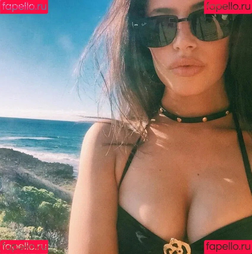 Chloe Bridges Onlyfans Photo Gallery 