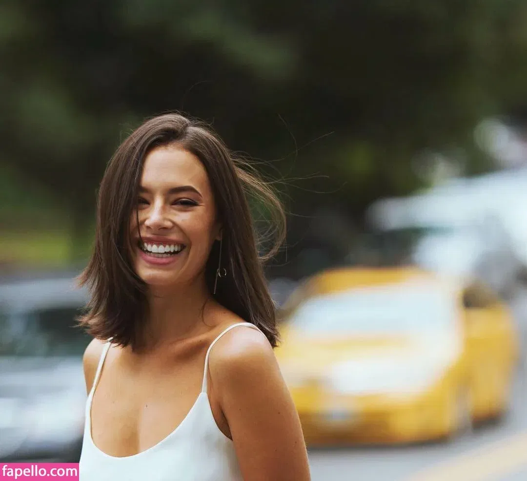 Chloe Bridges Onlyfans Photo Gallery 