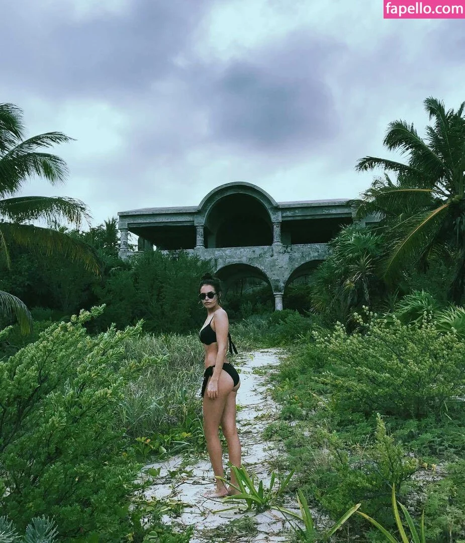 Chloe Bridges Onlyfans Photo Gallery 