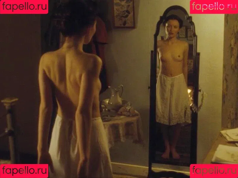 Emily Browning Onlyfans Photo Gallery 
