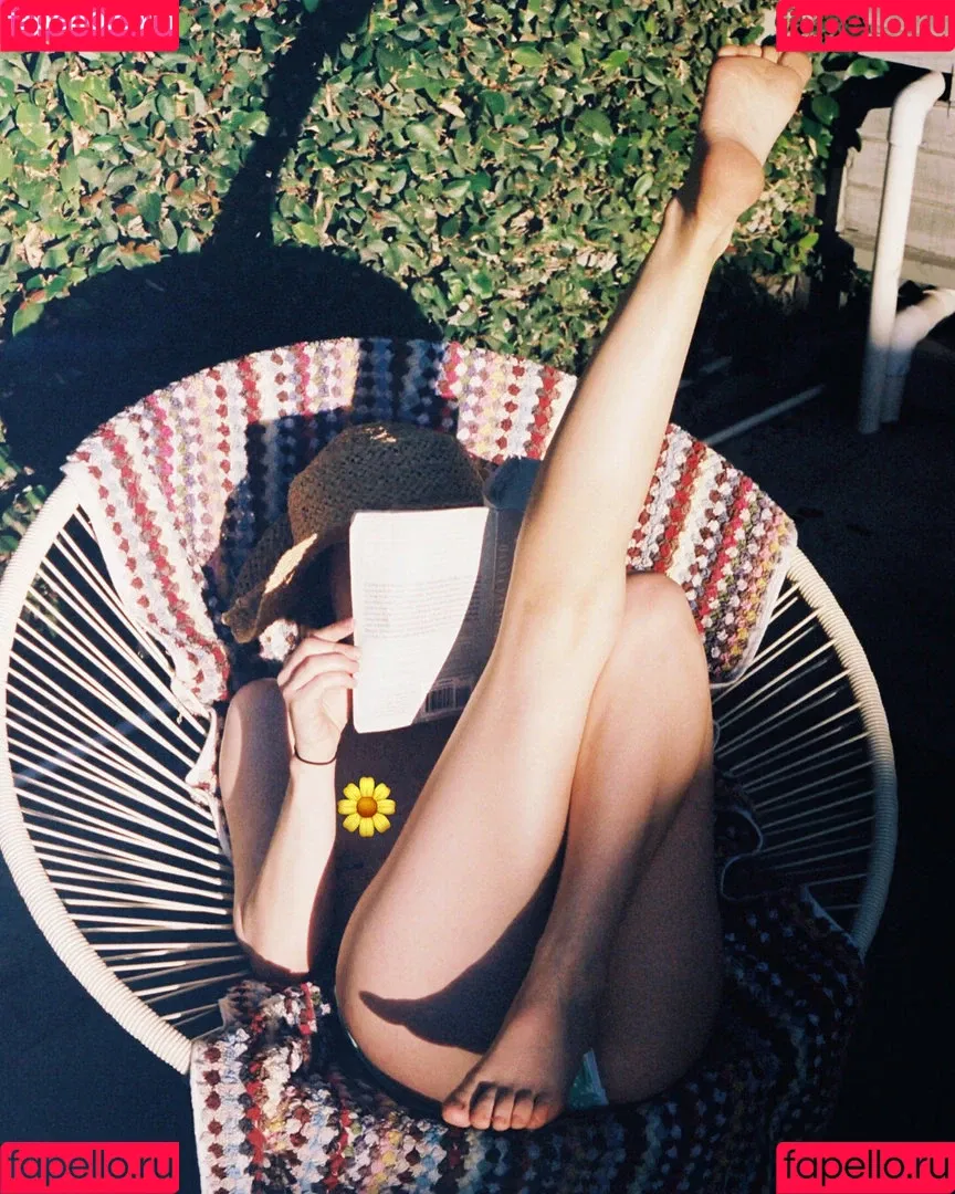 Emily Browning Onlyfans Photo Gallery 