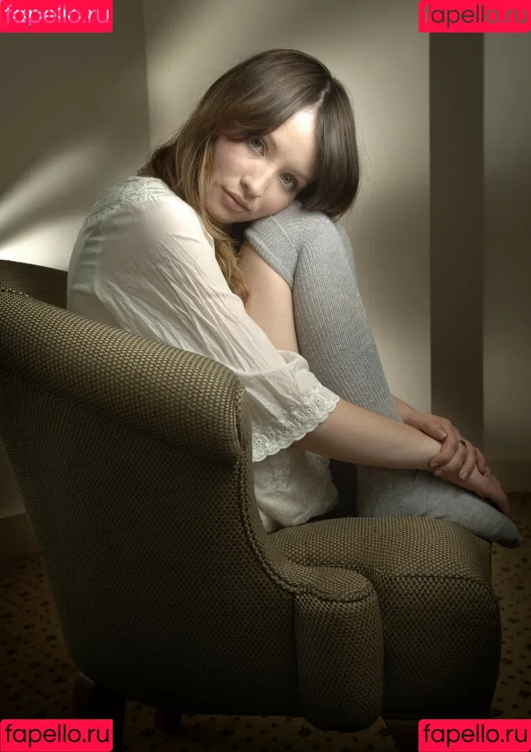 Emily Browning Onlyfans Photo Gallery 