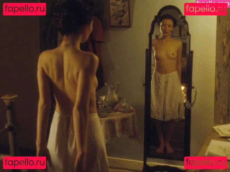 Emily Browning Onlyfans Photo Gallery 