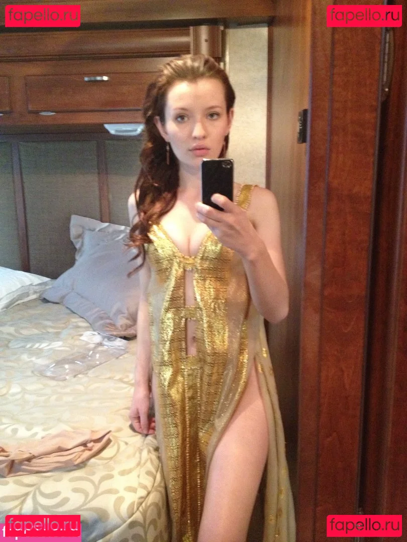 Emily Browning Onlyfans Photo Gallery 