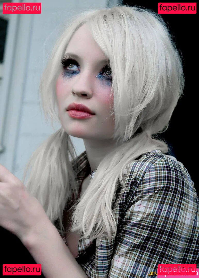 Emily Browning Onlyfans Photo Gallery 