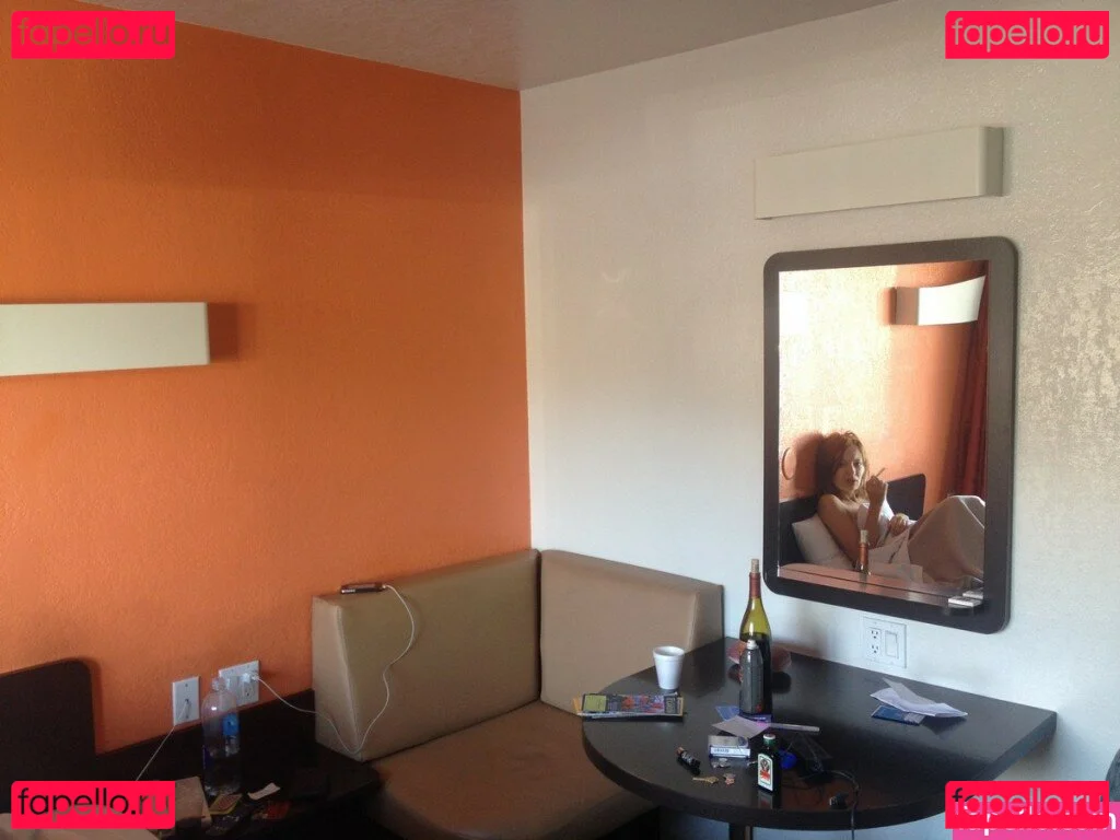 Emily Browning Onlyfans Photo Gallery 