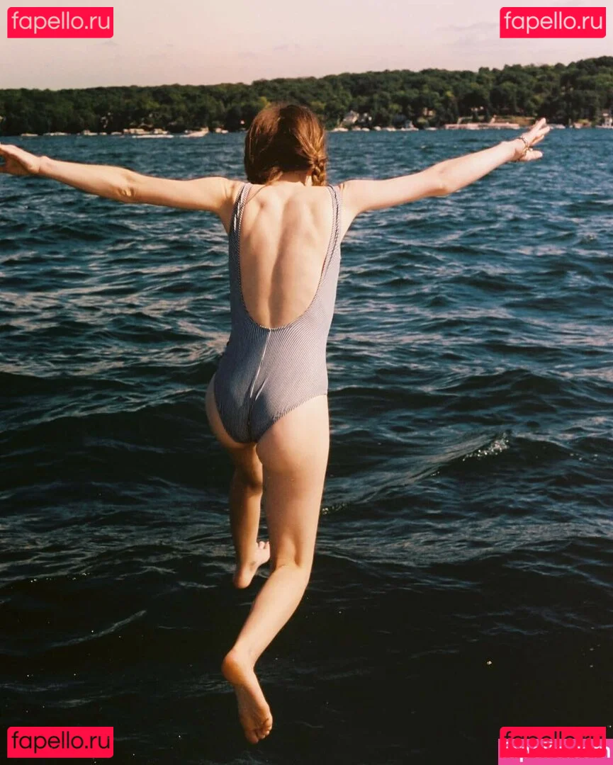 Emily Browning Onlyfans Photo Gallery 