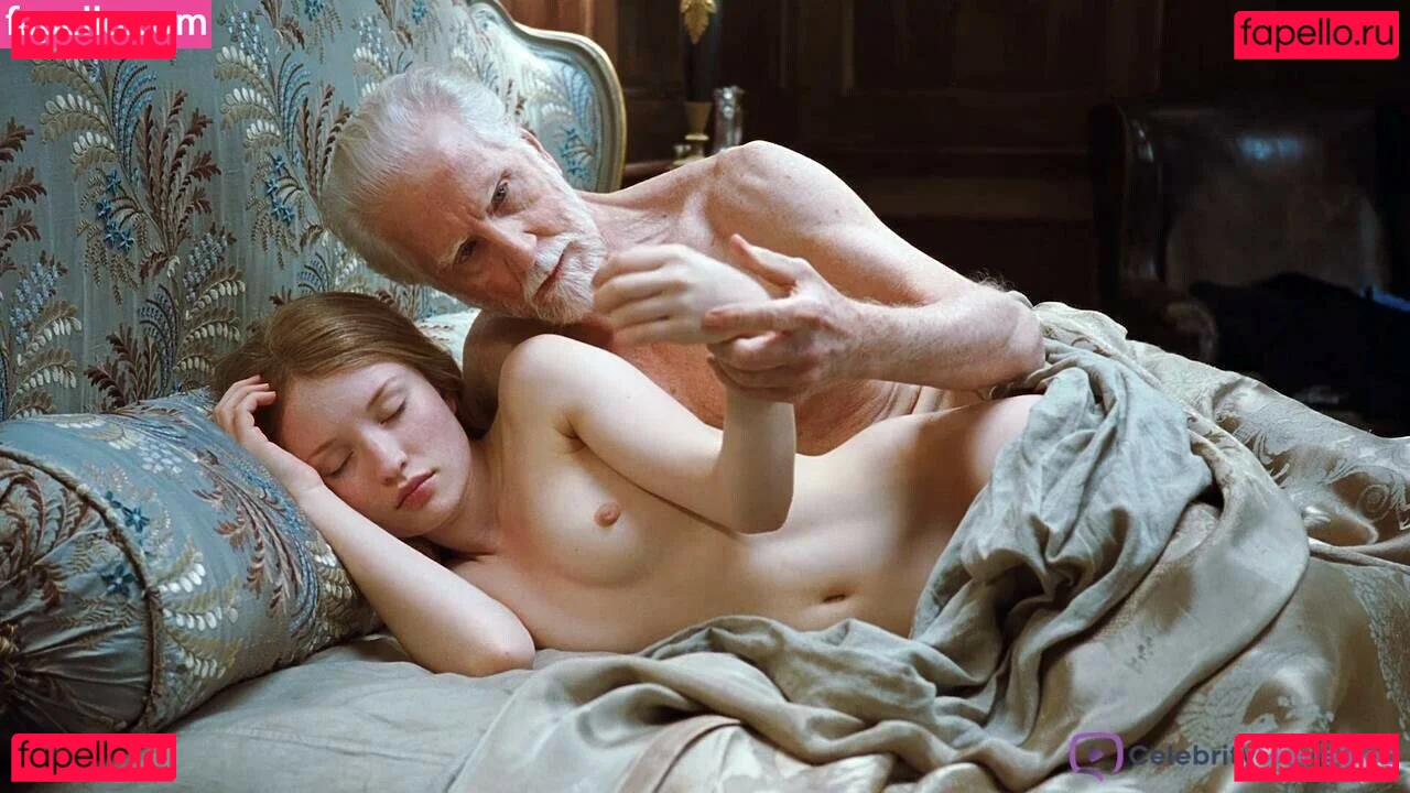 Emily Browning Onlyfans Photo Gallery 