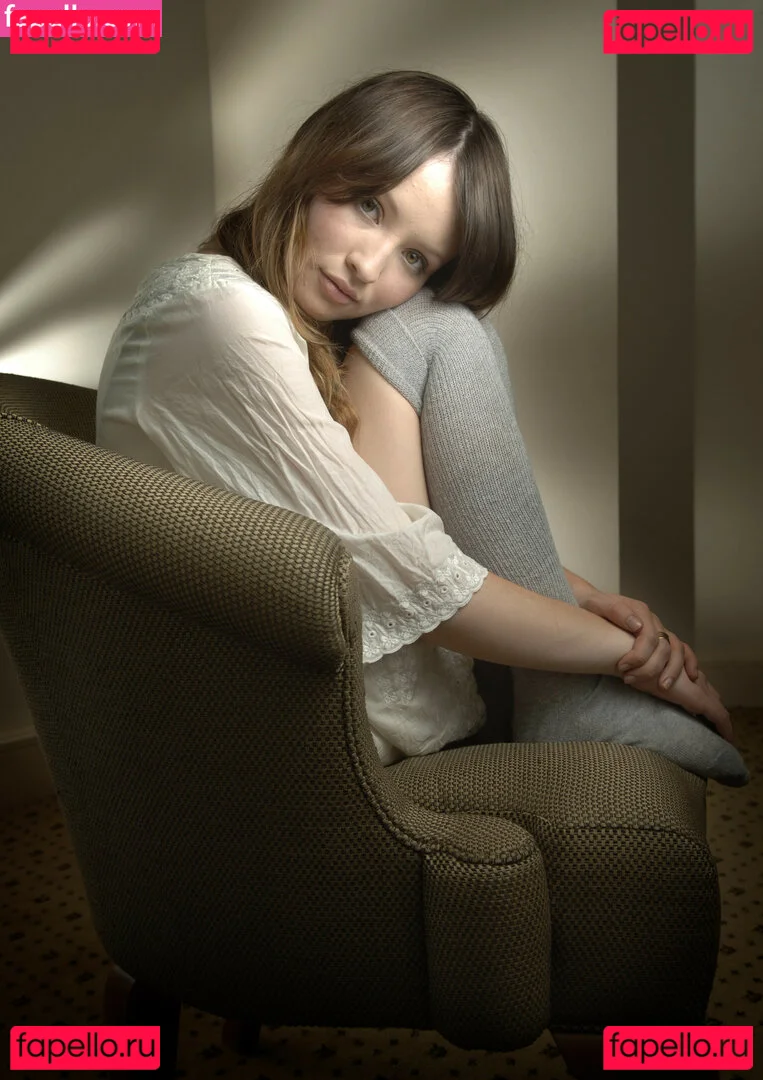 Emily Browning Onlyfans Photo Gallery 