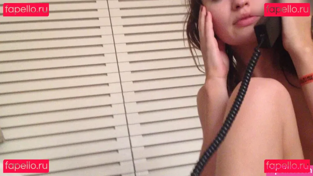 Emily Browning Onlyfans Photo Gallery 