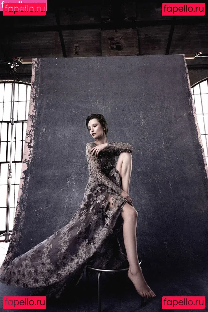 Emily Browning Onlyfans Photo Gallery 