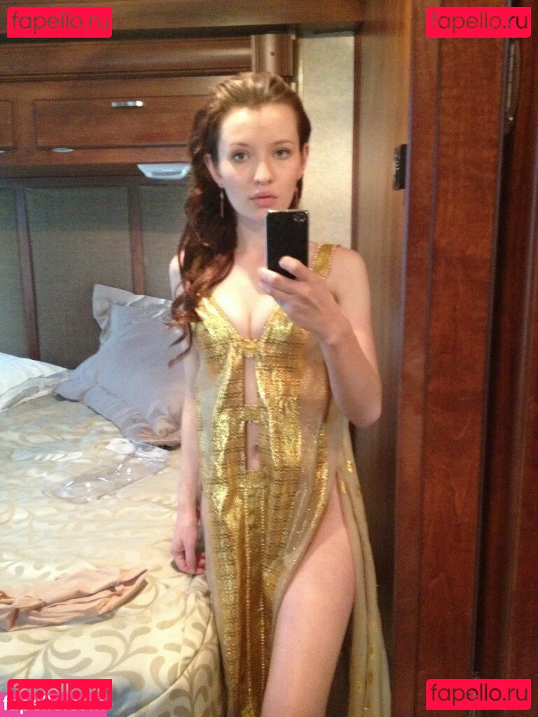 Emily Browning Onlyfans Photo Gallery 