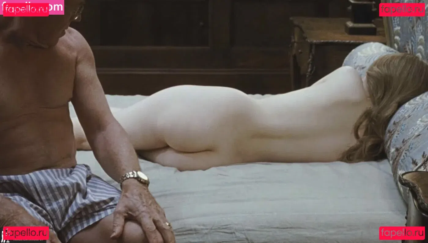 Emily Browning Onlyfans Photo Gallery 