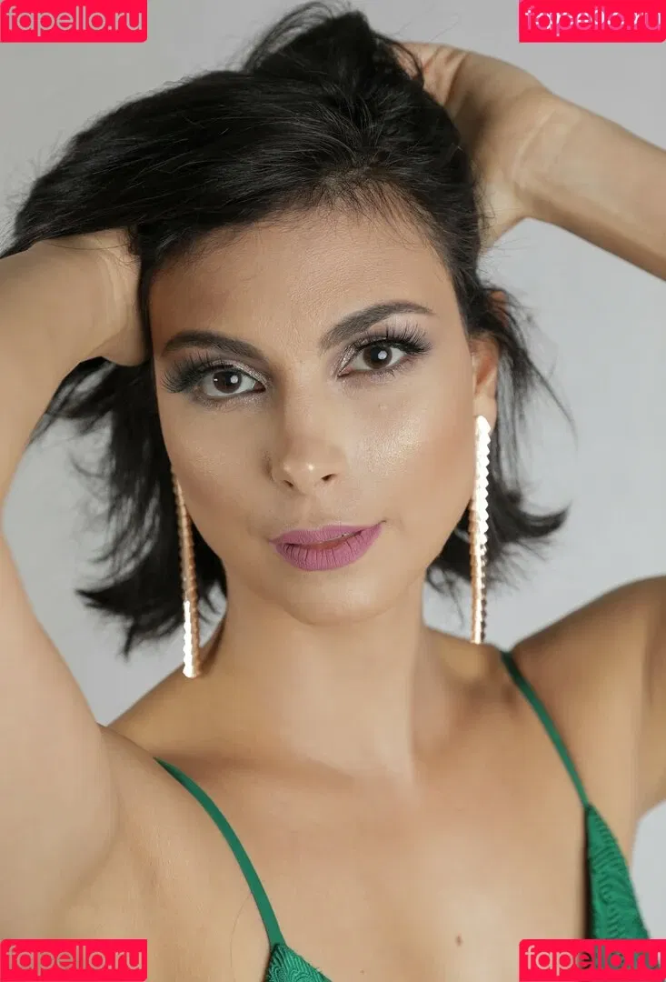 Morena Baccarin Onlyfans Photo Gallery 