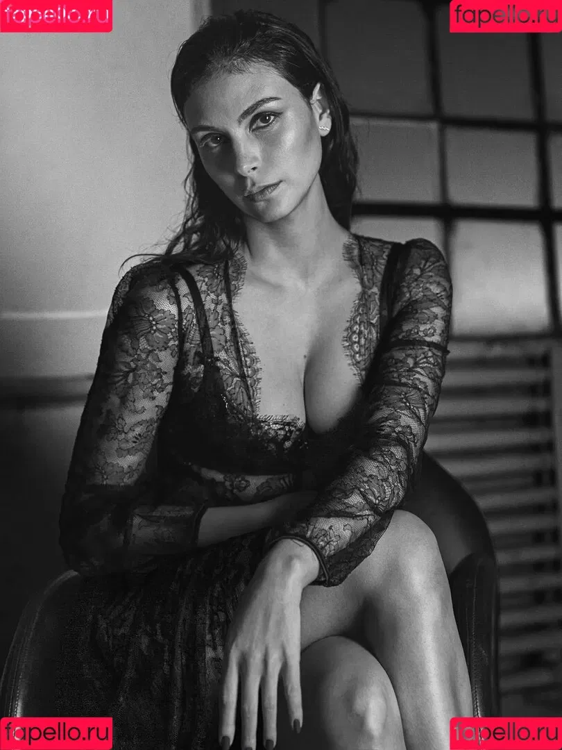 Morena Baccarin Onlyfans Photo Gallery 