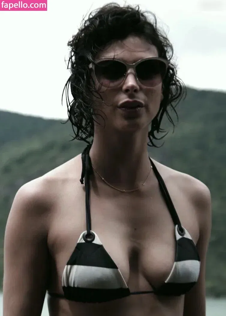 Morena Baccarin Onlyfans Photo Gallery 