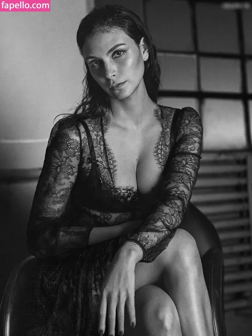 Morena Baccarin Onlyfans Photo Gallery 