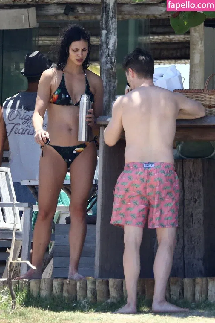 Morena Baccarin Onlyfans Photo Gallery 