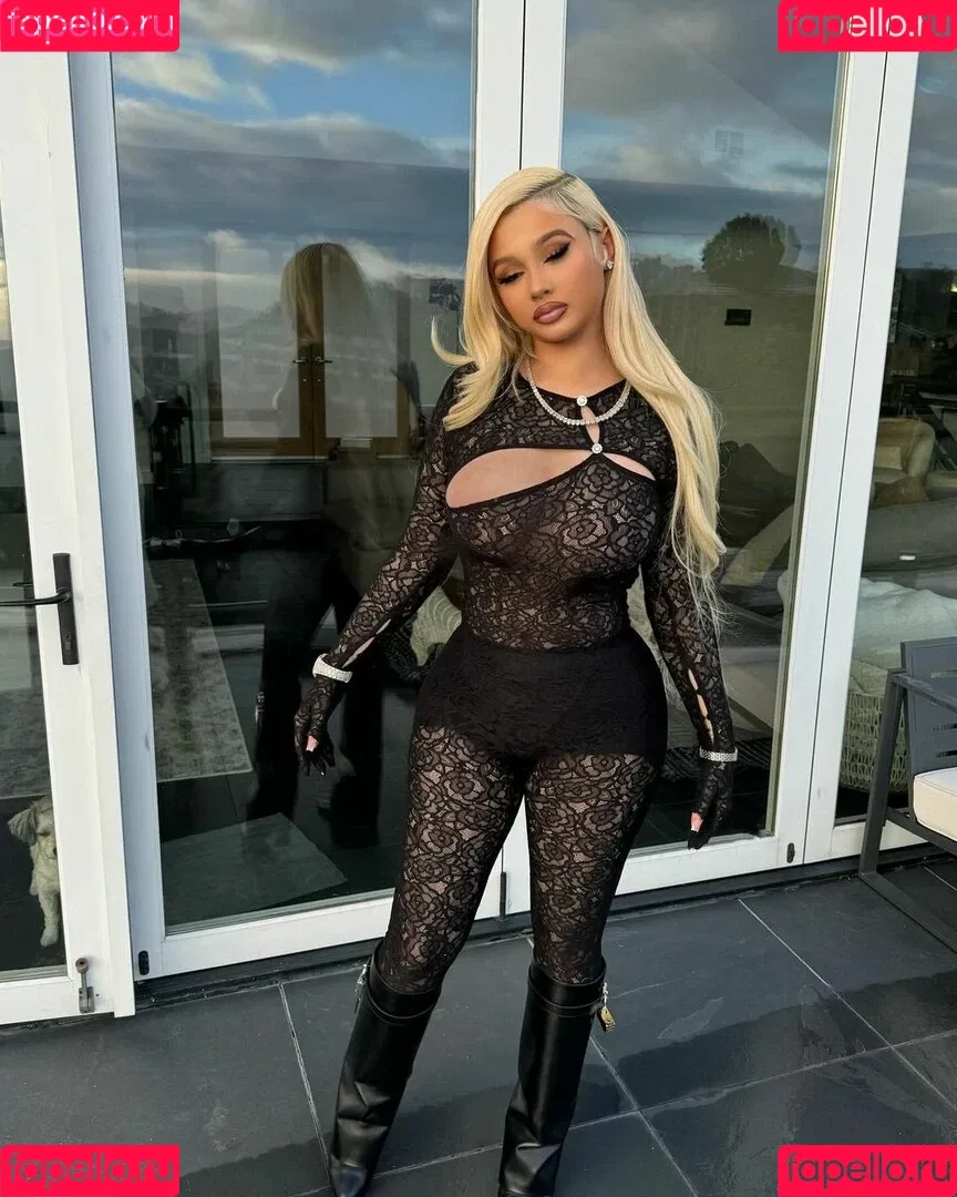 Alabama Barker Onlyfans Photo Gallery 