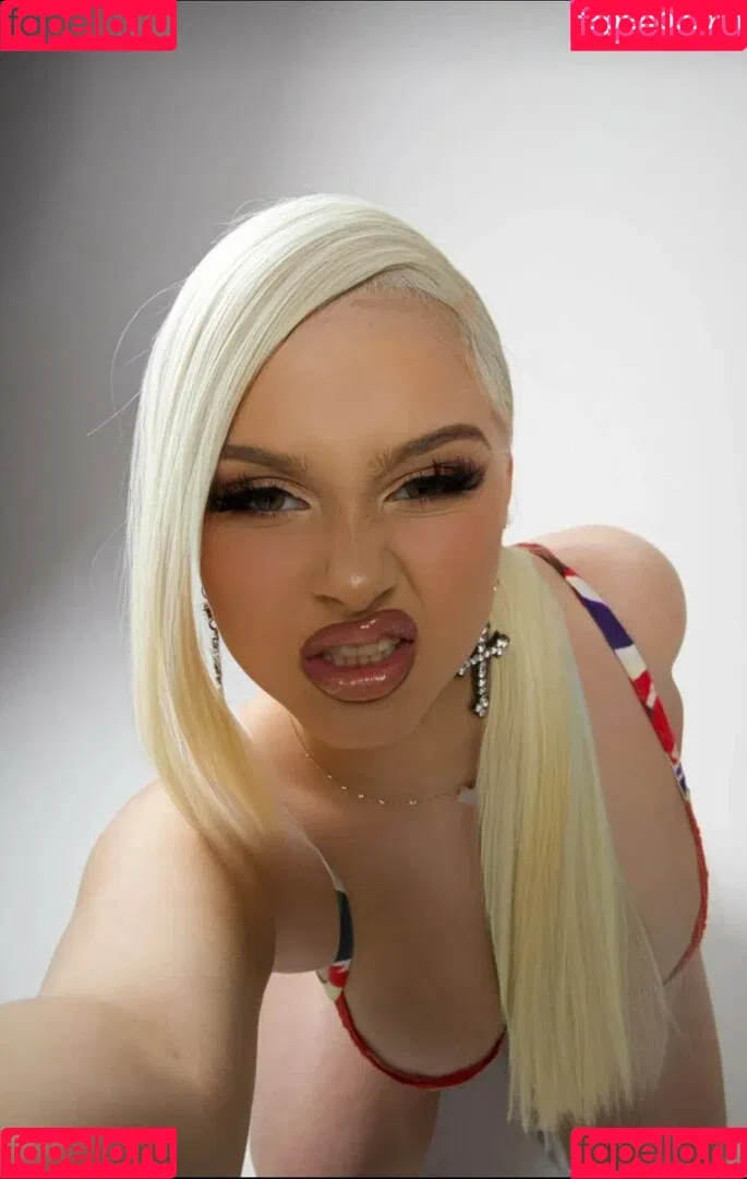 Alabama Barker Onlyfans Photo Gallery 