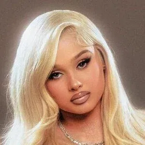 Alabama Barker Onlyfans Photo Gallery 