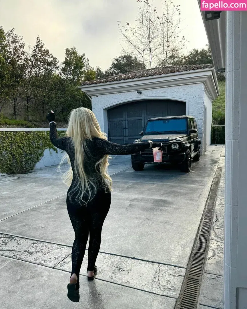 Alabama Barker Onlyfans Photo Gallery 