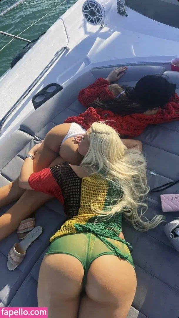 Alabama Barker Onlyfans Photo Gallery 