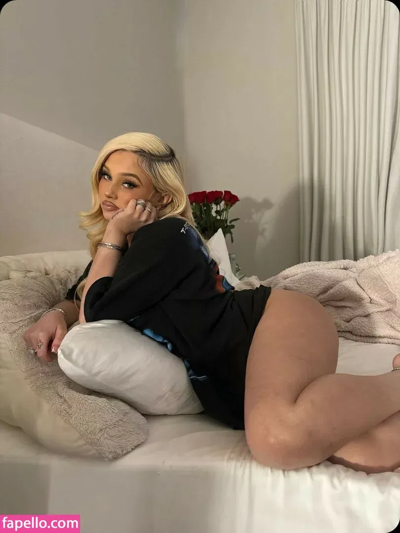 Alabama Barker Onlyfans Photo Gallery 