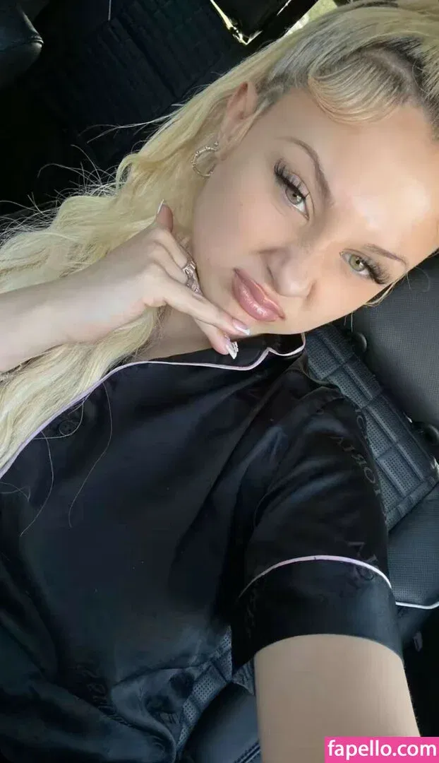 Alabama Barker Onlyfans Photo Gallery 