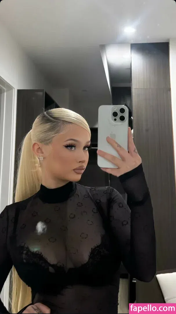 Alabama Barker Onlyfans Photo Gallery 