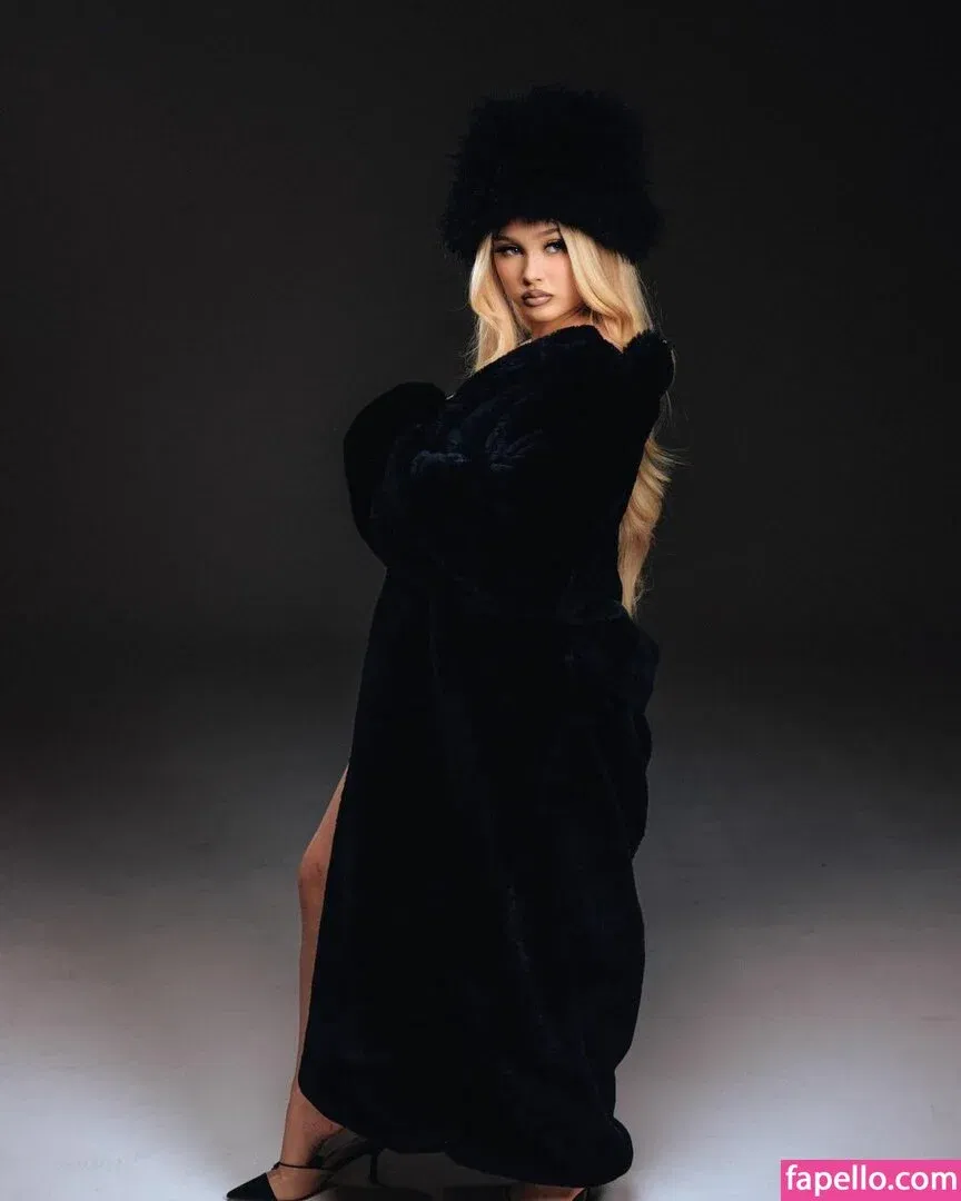 Alabama Barker Onlyfans Photo Gallery 