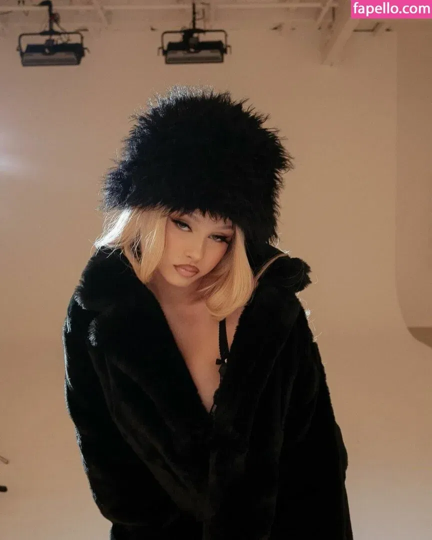 Alabama Barker Onlyfans Photo Gallery 