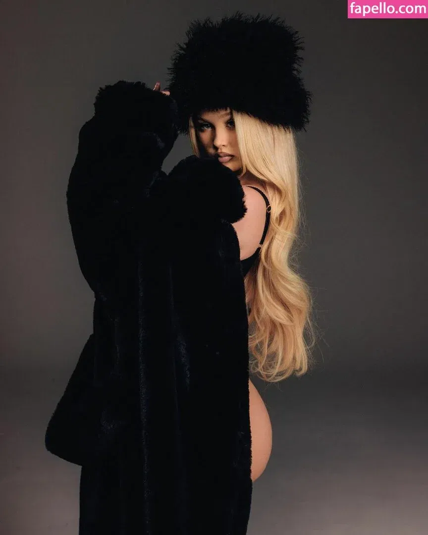 Alabama Barker Onlyfans Photo Gallery 