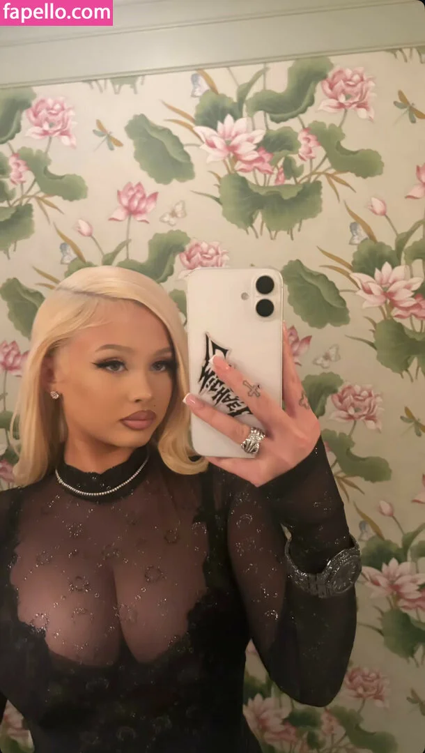 Alabama Barker Onlyfans Photo Gallery 