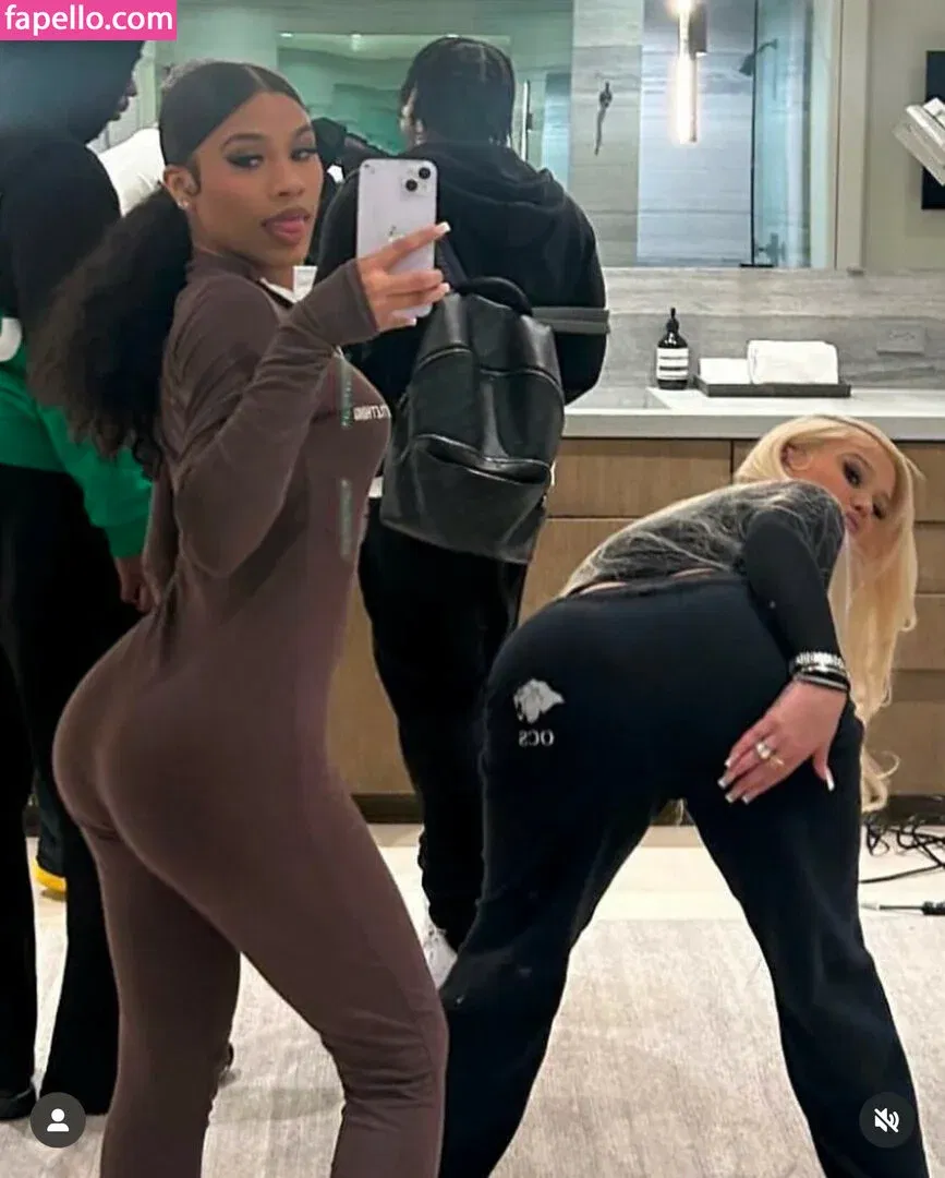 Alabama Barker Onlyfans Photo Gallery 