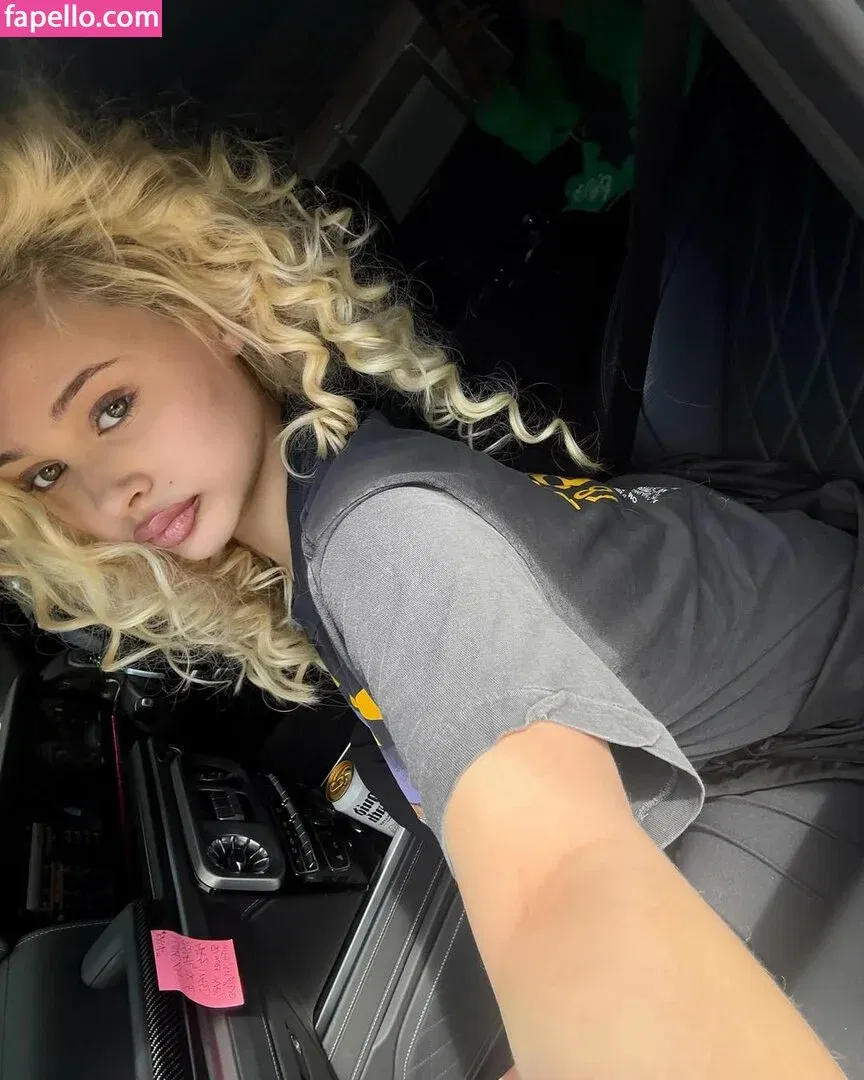 Alabama Barker Onlyfans Photo Gallery 