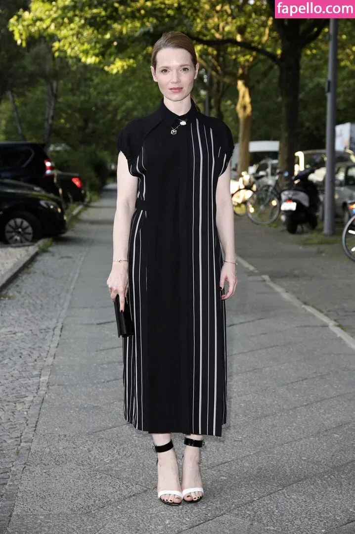 Karoline Herfurth Onlyfans Photo Gallery 