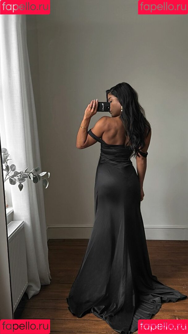 Leah Shutkever Onlyfans Photo Gallery 