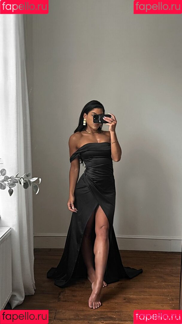 Leah Shutkever Onlyfans Photo Gallery 